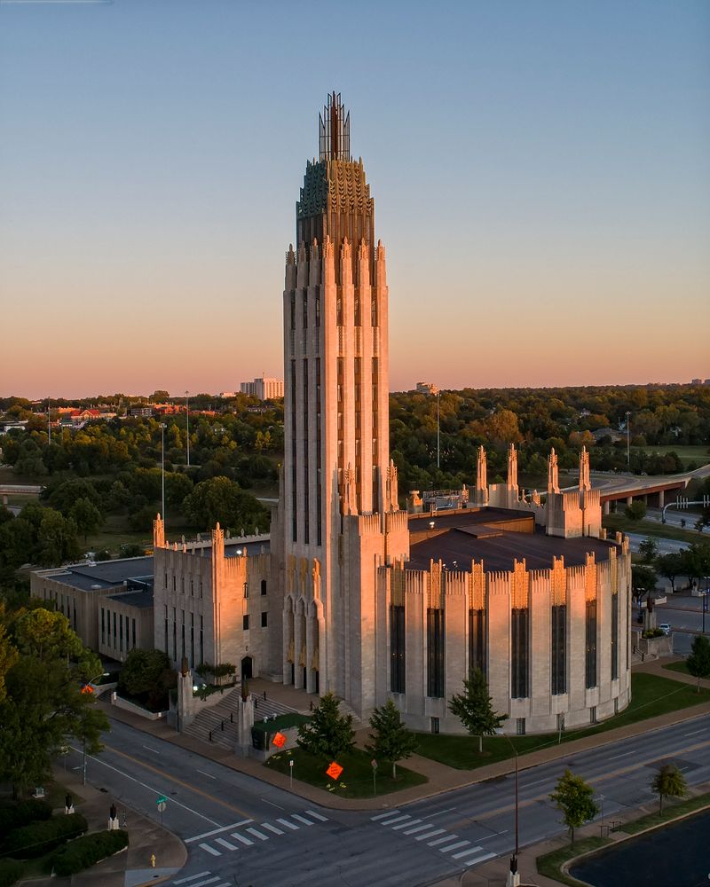 Boston Avenue Methodist Church, sacred geometry in limestone