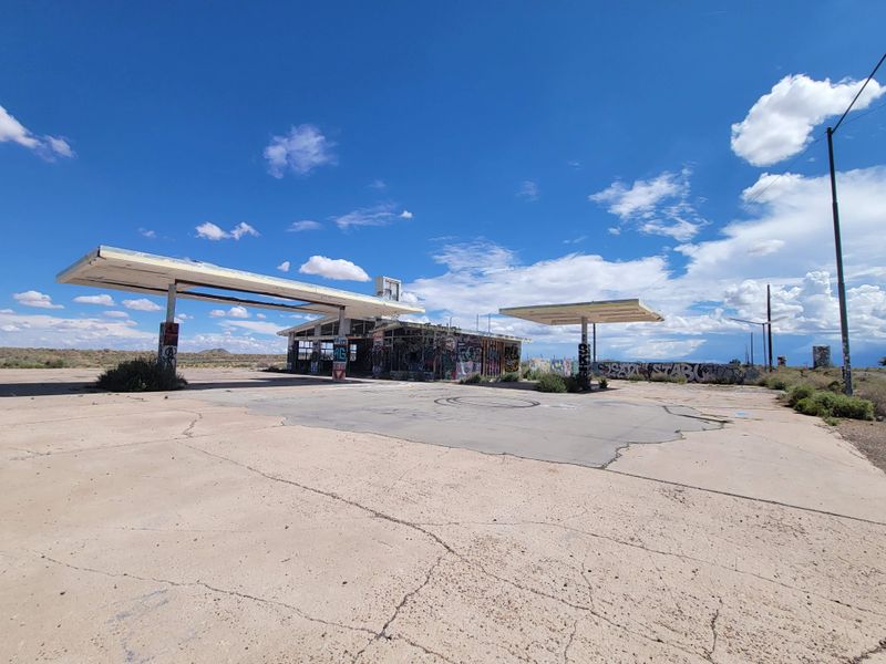 Route 66 context and nearby vistas