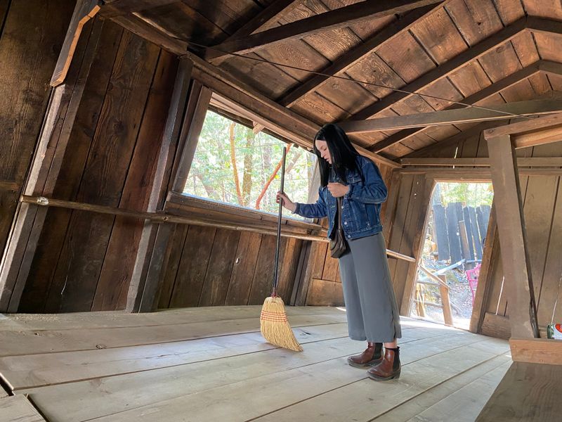 Legends, myths, and what guides actually say