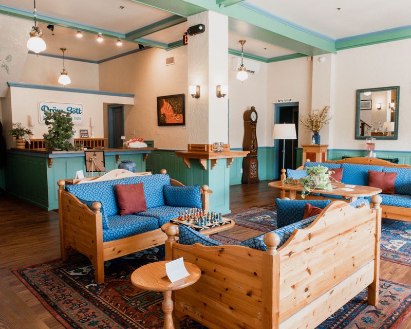 Stay the Night at Drom Sott Inn (Sweet Dreams Inn)