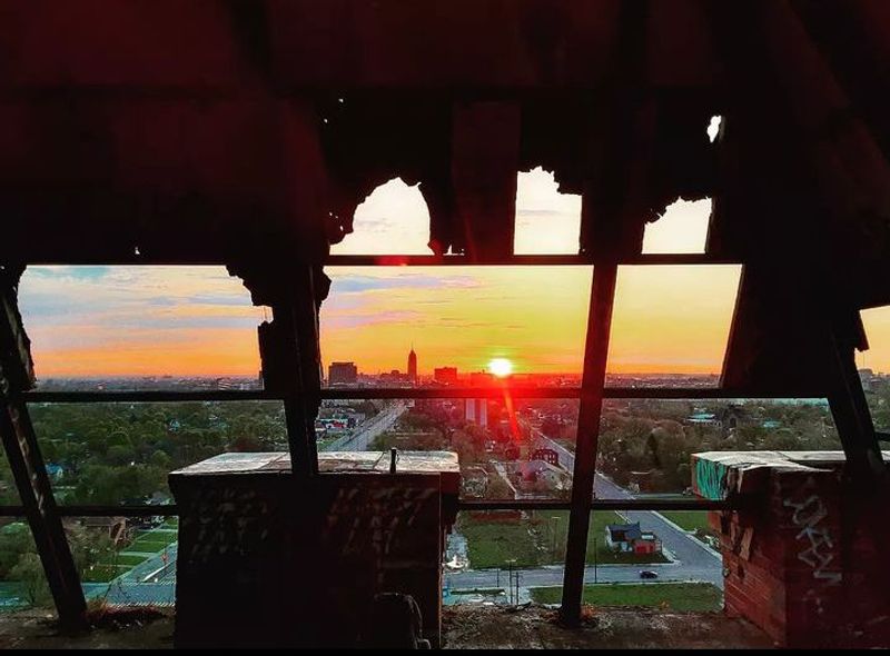 Reading the skyline from the roofline