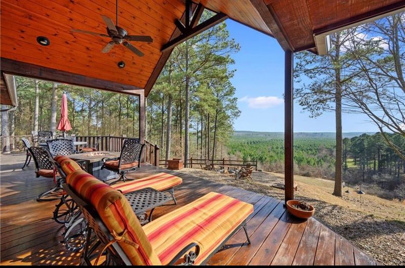 Broken Bow: The Escape Artist