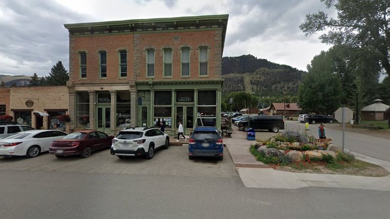 No Chain Stores or Franchises Anywhere