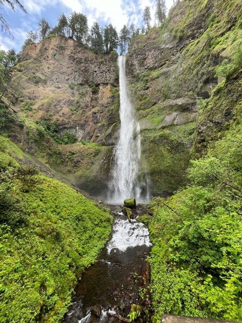 Columbia River Gorge, waterfalls and wind