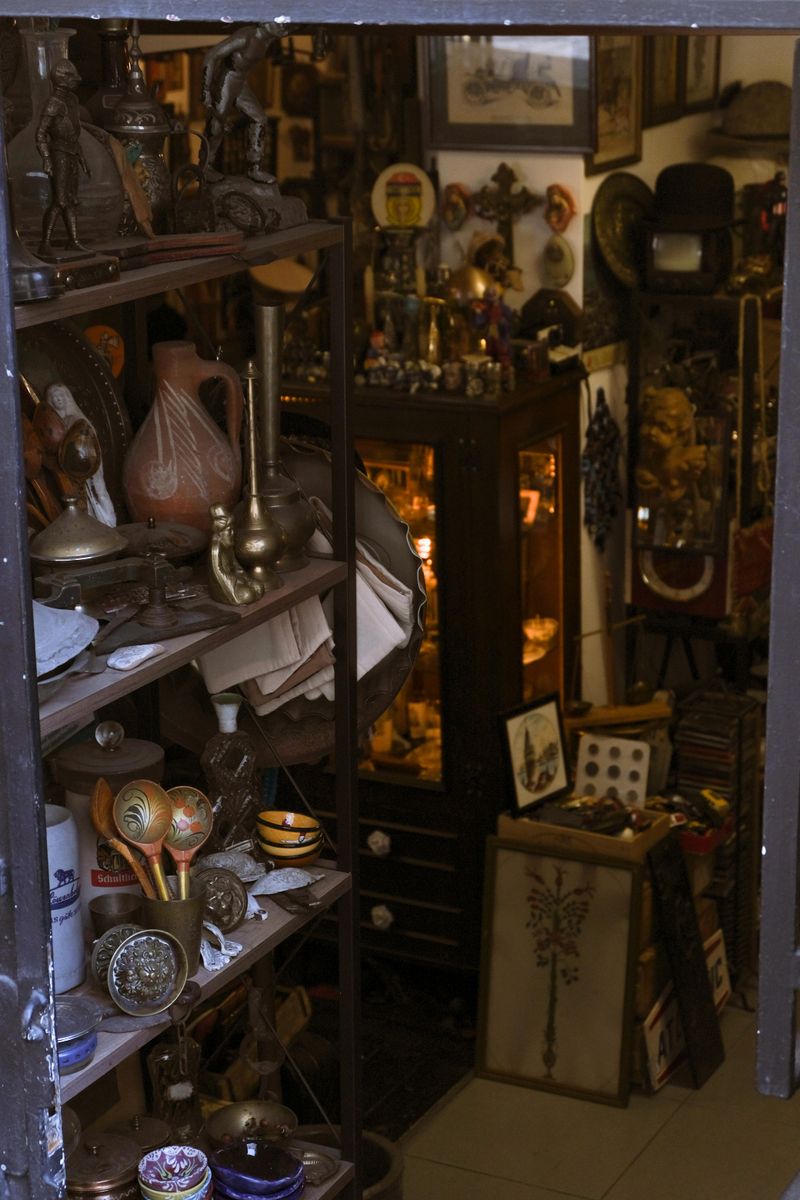 Old Fashioned Ornaments And Heirloom Décor