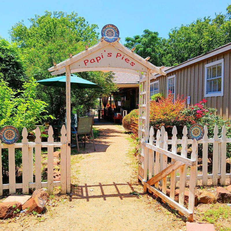Papi's Pies, 10 Chisholm Trail Rd, Round Rock, TX 78681