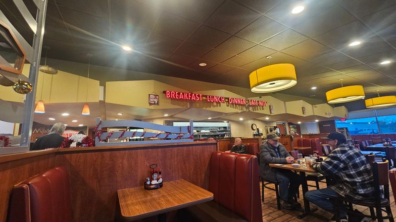 Denny's, 1000 W Steele Ln, Santa Rosa, CA