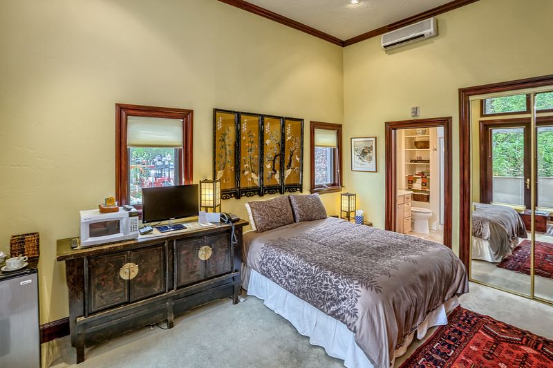 Ashland lodging, cozy stays near culture and creek