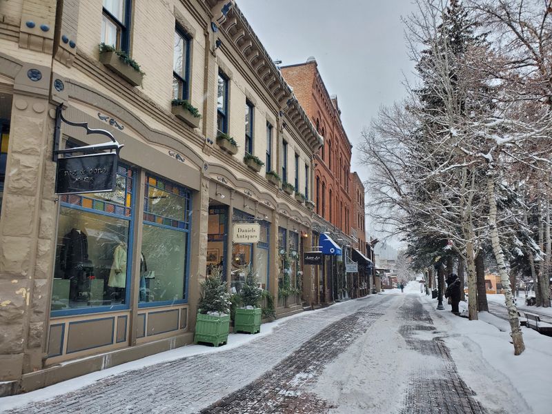 Aspen’s Snowball Ordinance Catches Visitors Off Guard