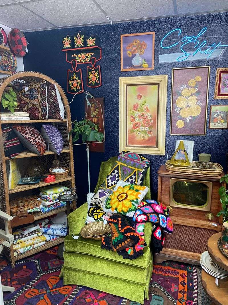 Good Bad Rad Vintage (Bend, Old Farm District / Hwy 97)