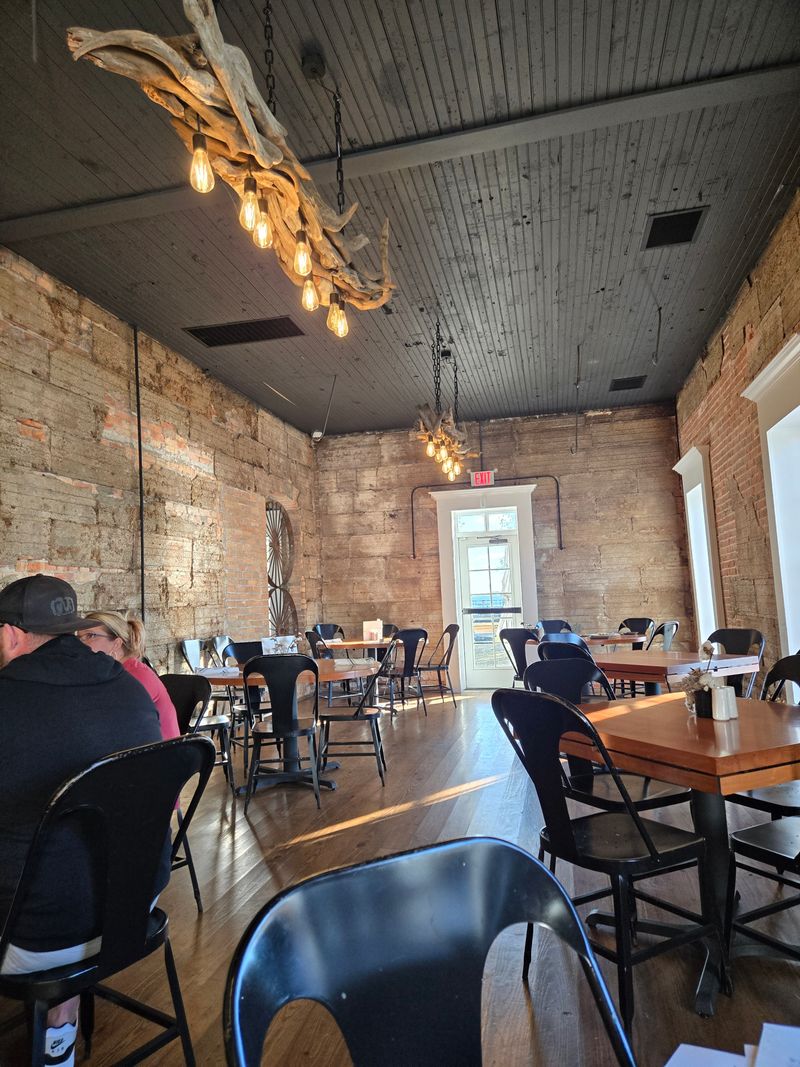 The Herringbone on the Waterfront, Edenton