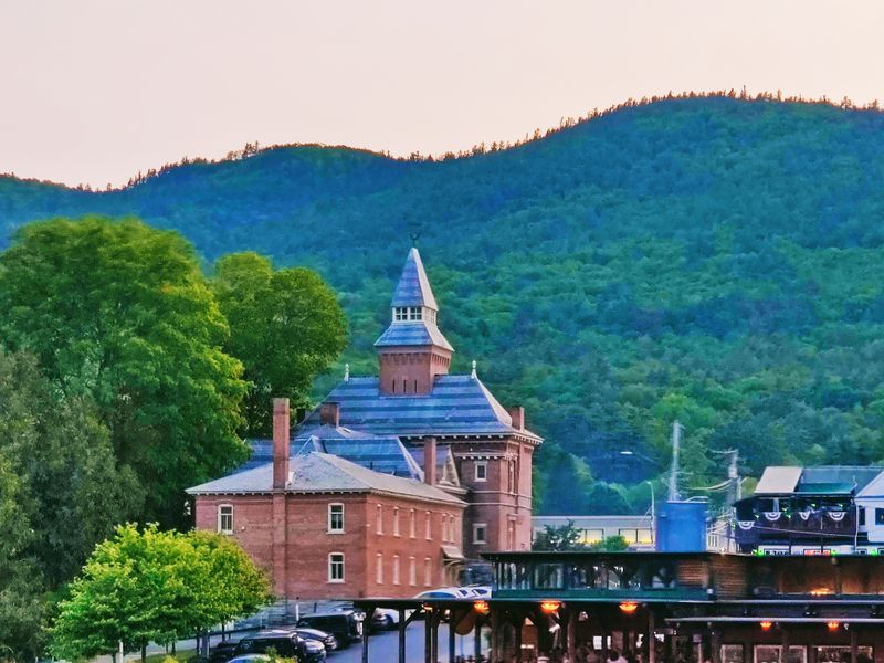 Gaslight Village, Lake George