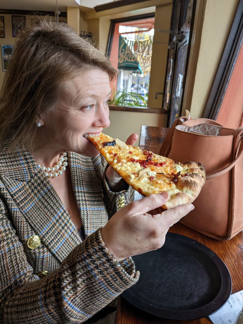 Martolli's Hand Tossed Pizza