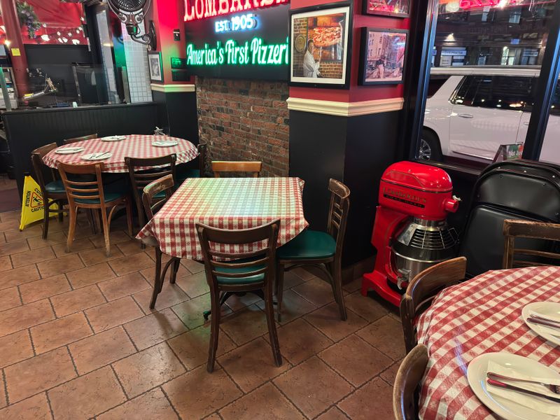 Lombardi's Pizza