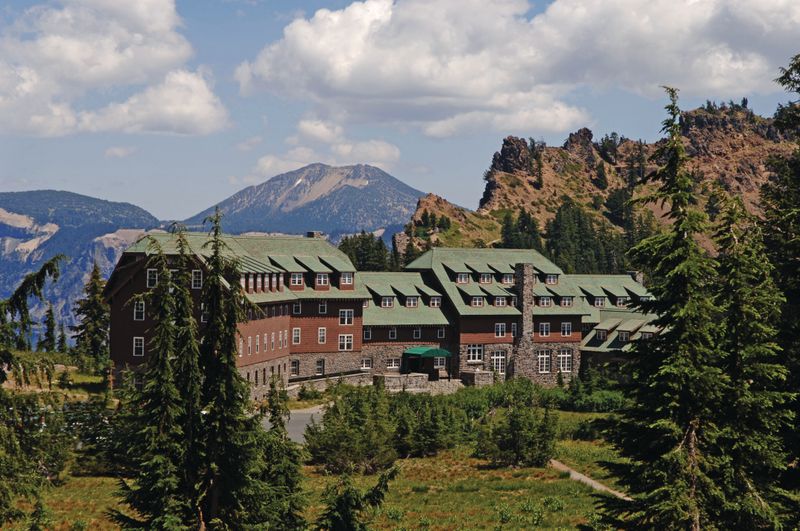 Crater Lake Lodge ambiance and history