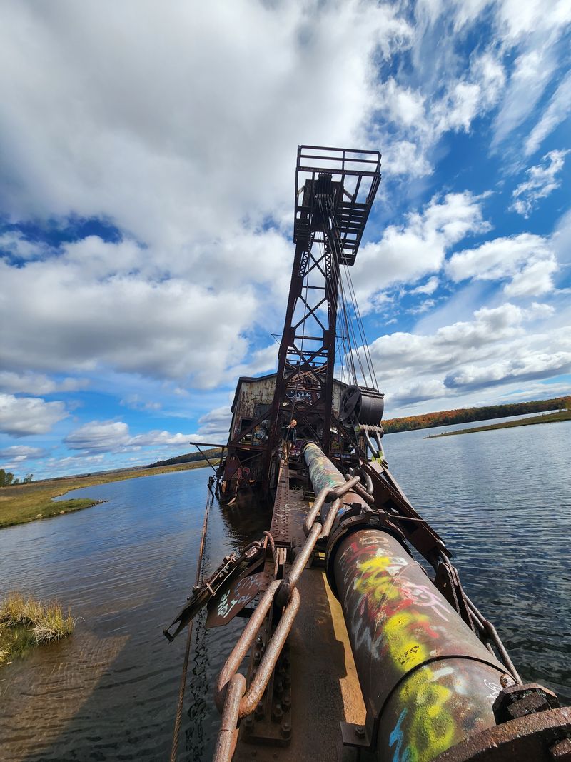 Nearby context without losing focus