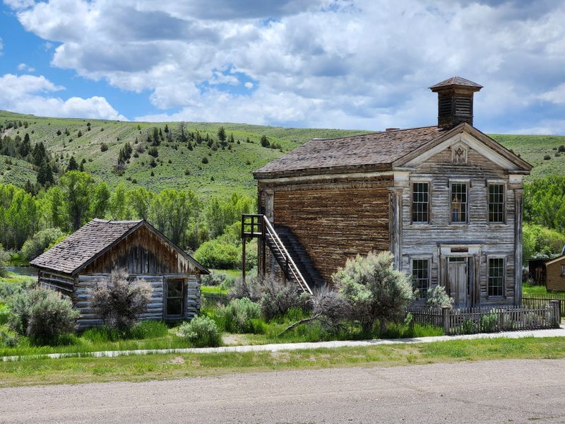 Sheriff tales, vigilantes, and law