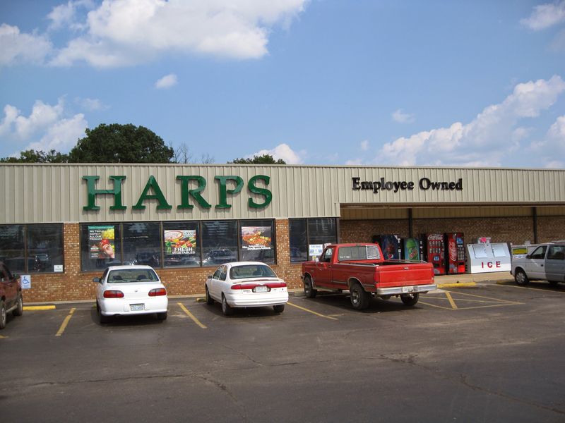 Harps Food Store, 110 Northport Dr, Alton, MO 65606