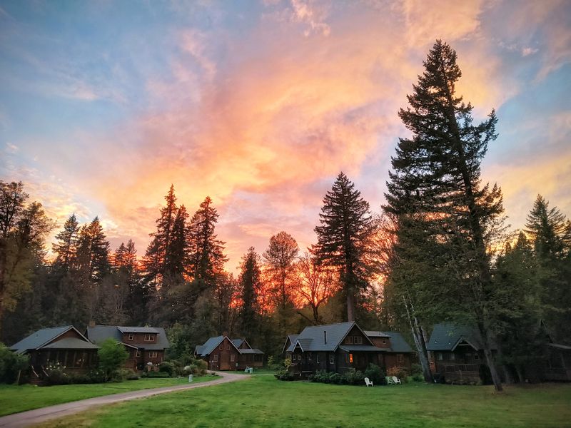 Rustic Lodges and Cabin Retreats