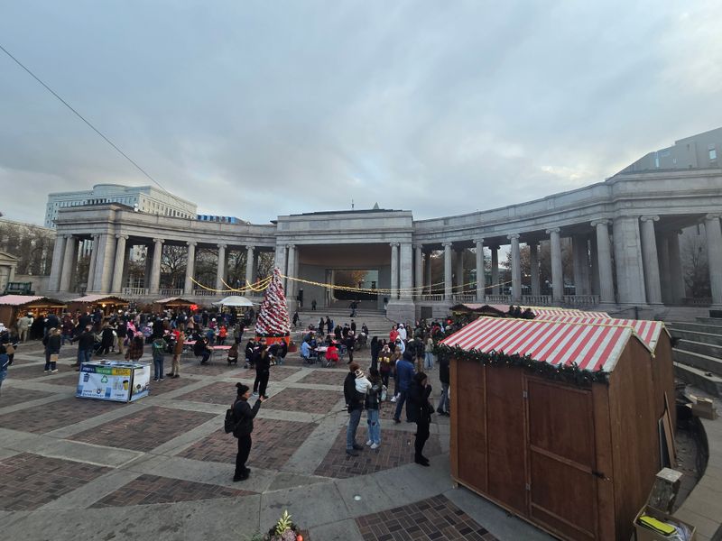 Community Gathering Space Fosters Holiday Connections