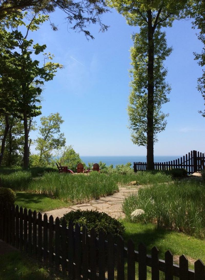 Nearby Natural Spots That Complete the Coastal Impression