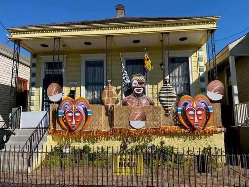 How to Be a Welcome Guest on Royal Street