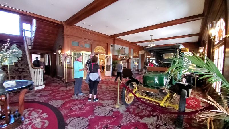 Holiday Decorations That Accentuate the Hotel’s Era