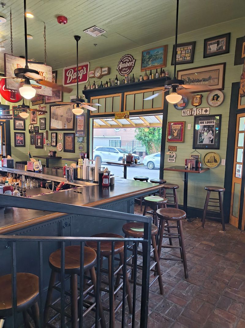 Navigating the Lines and Ordering System Like a Local