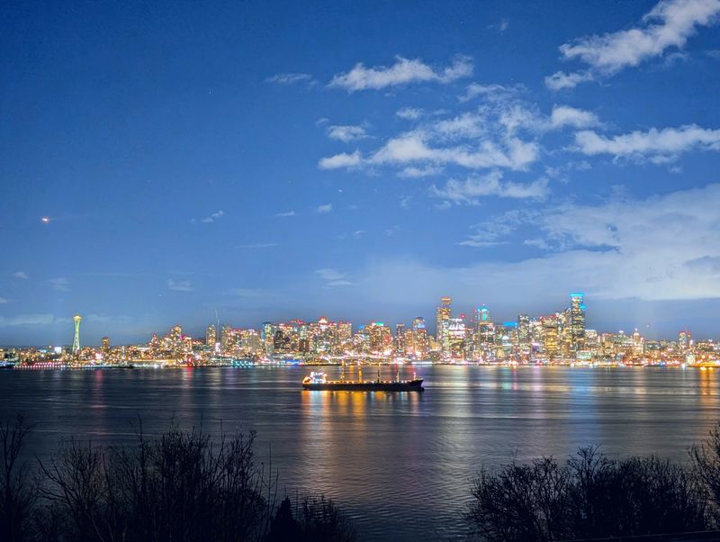 Salty's on Alki Beach