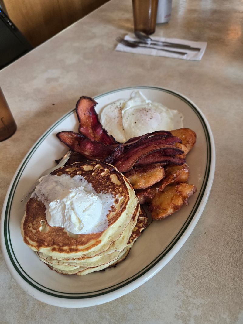 No Frills, Just Breakfast Joy