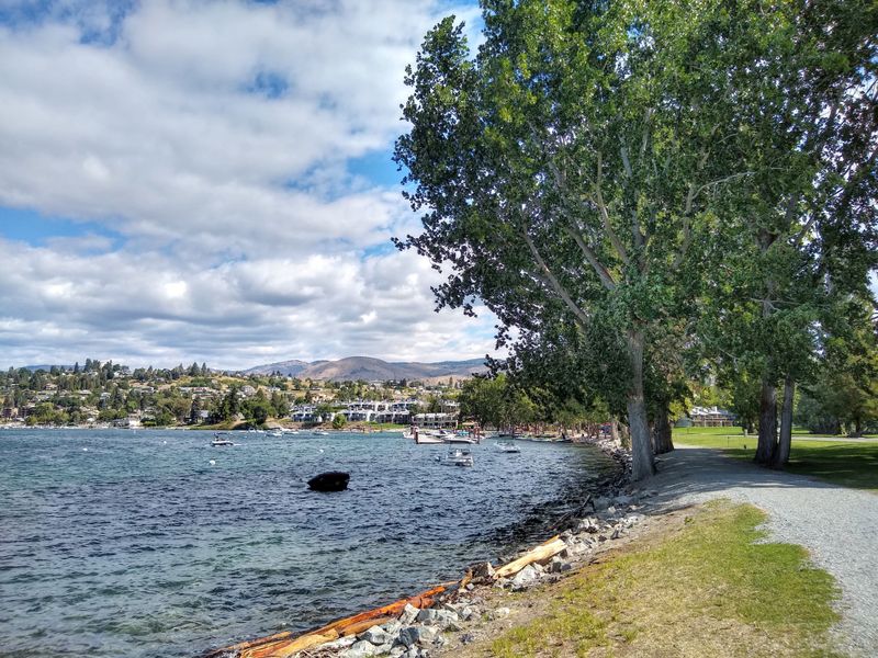 Lakeside Paths That Stay Peaceful and Scenic