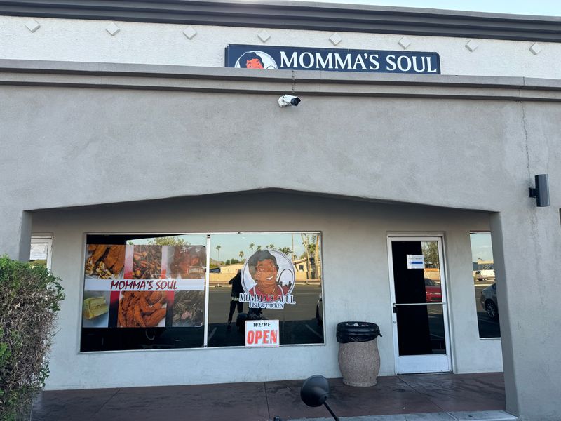 Momma's Soul Fish & Chicken, 7728 N 43rd Ave, Phoenix, AZ 85051