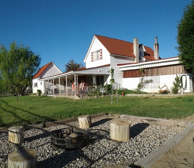 Local Cafes And Quiet Breakfasts Before The Day Warms