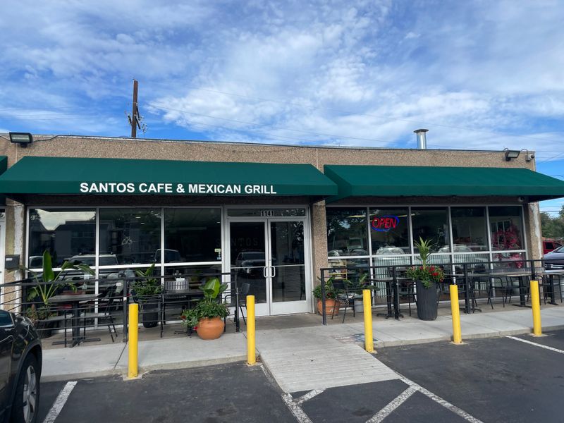 Santo's Cafe & Mexican Grill