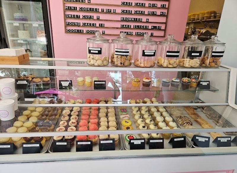 Homemade Amish Baked Goods: Bread, Pastries, and Sweet Traditions