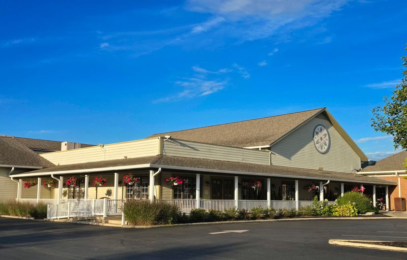 Pastoral Views That Frame Every Meal