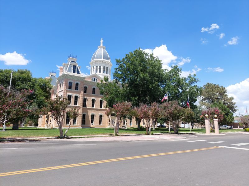 Marfa's Minimalist Architecture and Design Aesthetic