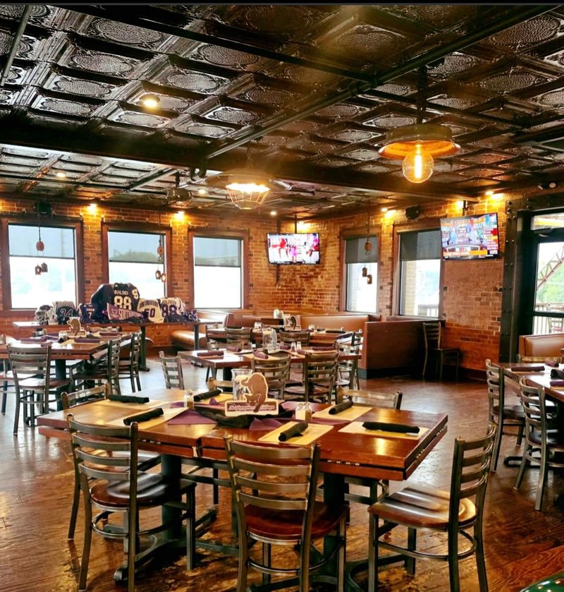 Shindigs Bar & Grill, Winfield