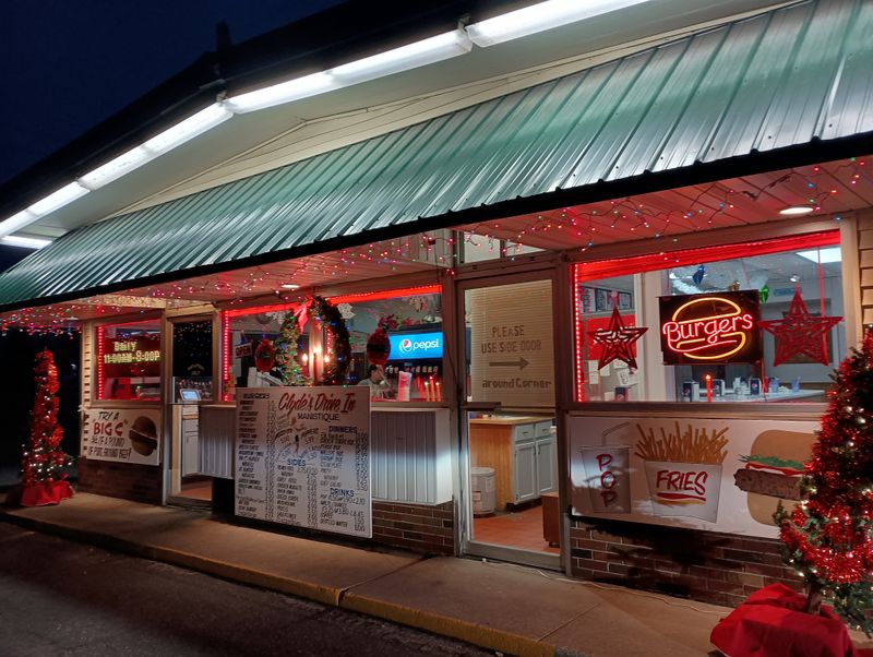 Clyde's Drive In, Manistique
