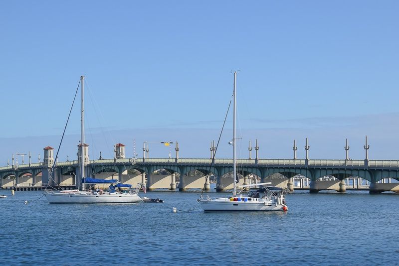 A Harbor Setting That Turns Serene in Winter