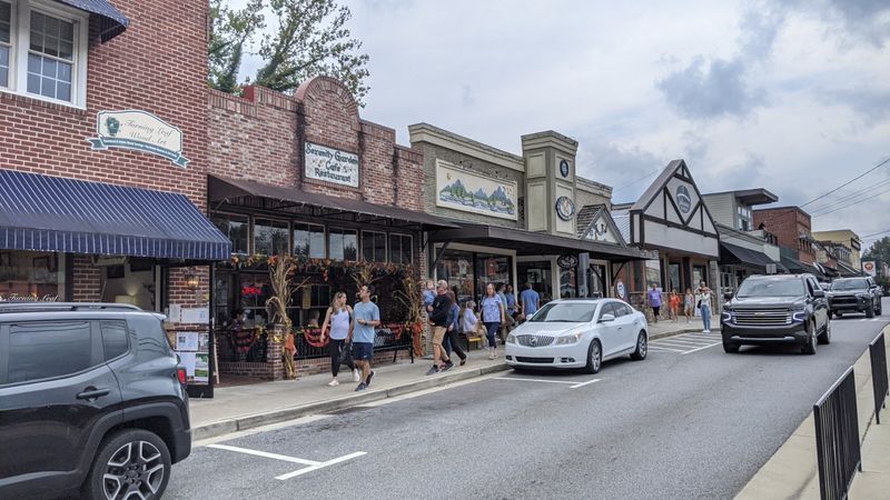 Close To Atlanta, Easy To Love