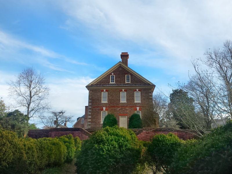 Historic Homes That Radiate Colonial Warmth