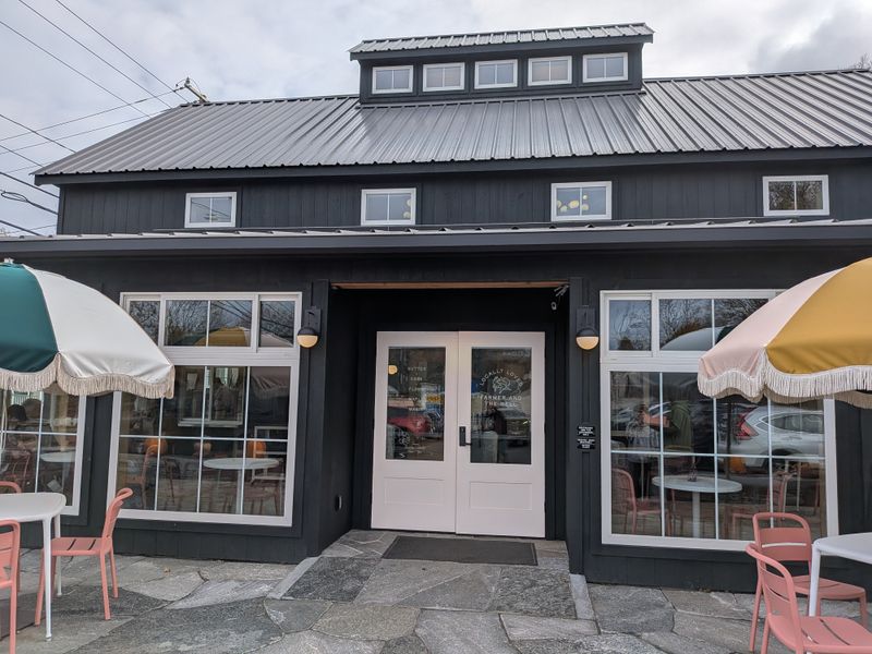 A Cottage That Feels Like Home