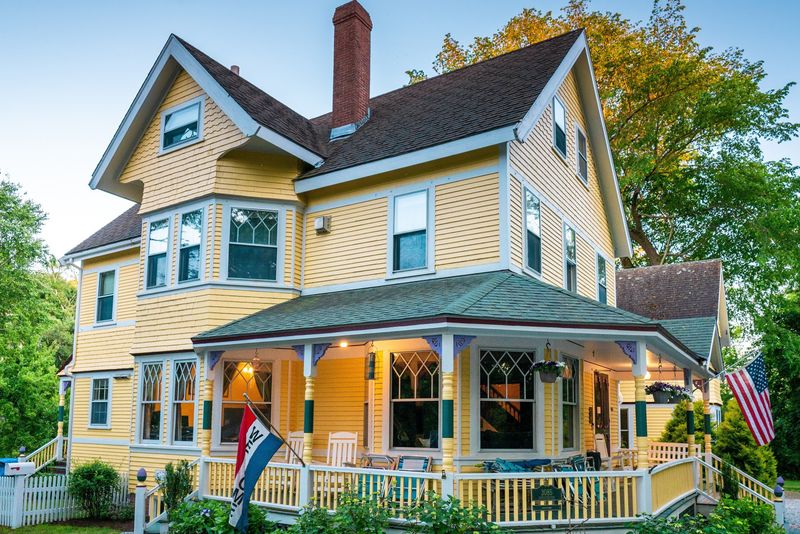 The Oaks Victorian Inn