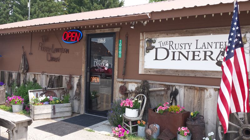 A Small-Town Dining Room That Welcomes Families