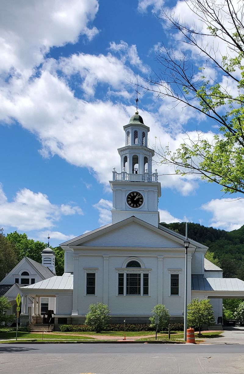 A Green That Functions as a Community Space