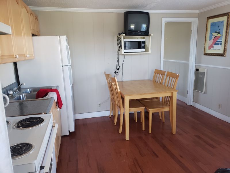 Frozen in Time: Inside the Forgotten Avon Motel Left Exactly As It Closed