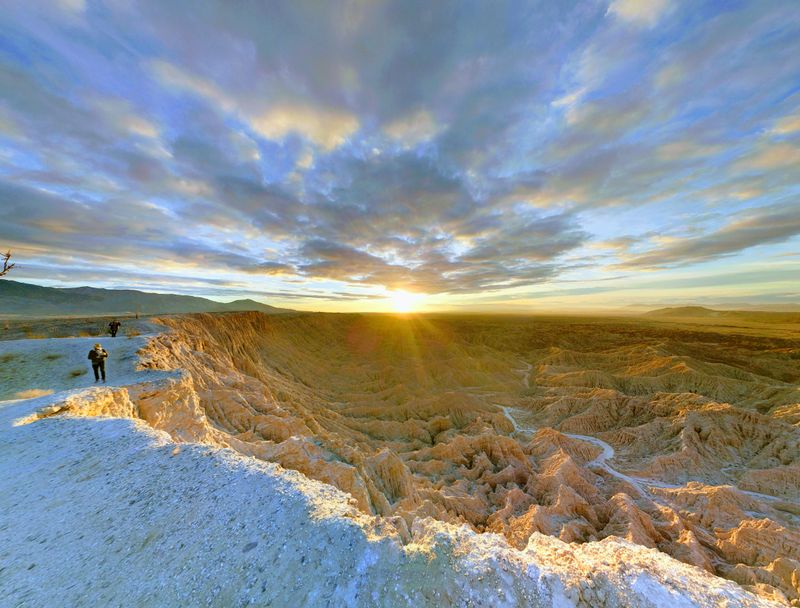 Badlands sunrise at Font’s Point