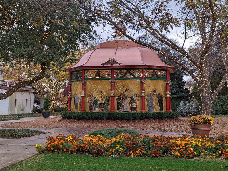 The Enchanting Christmas Village Walkthrough