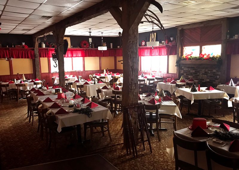 Community Cabin Culture: Shared Meals and Simple Joys